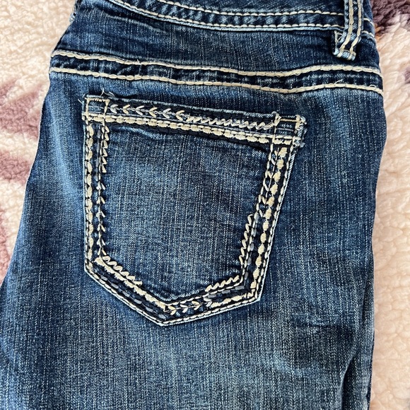 Maurice’s distress jeans. Excellent condition. - Picture 3 of 4